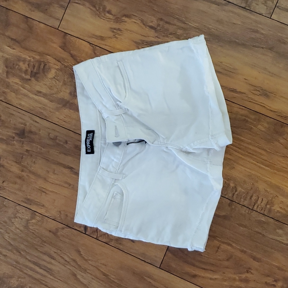 Express White Low Rise Denim Shorts Size 0 NWOT